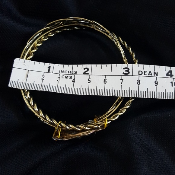 Vintage Clip On Bangle Bracelet - Picture 2 of 3